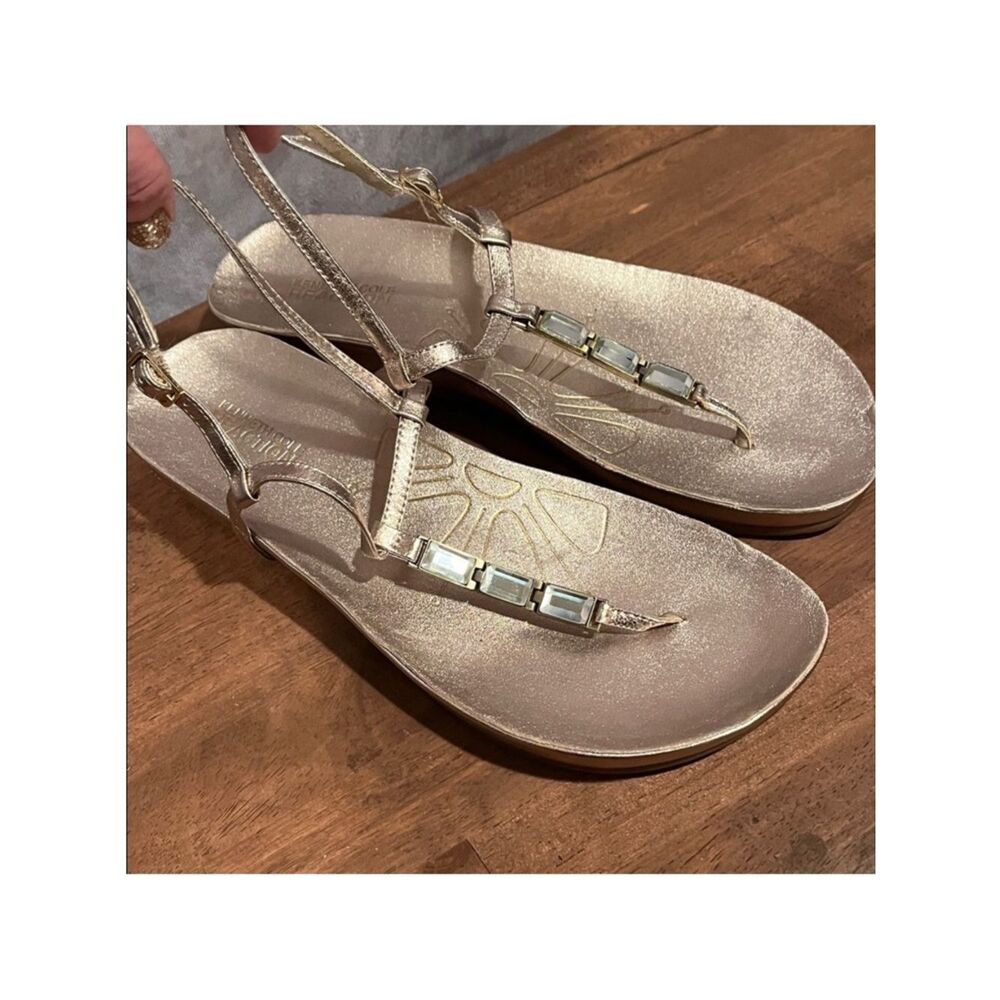 Kenneth Cole T-Strap Thong Gold Metallic Sandals with Rhinestone Gem sz 7.5